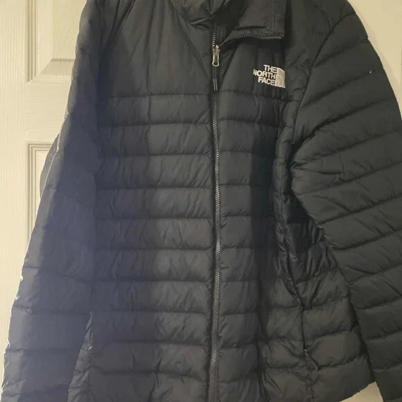BLACK NORTH FACE COAT WITH BLEMISH ON BACK - Picture 4 of 6